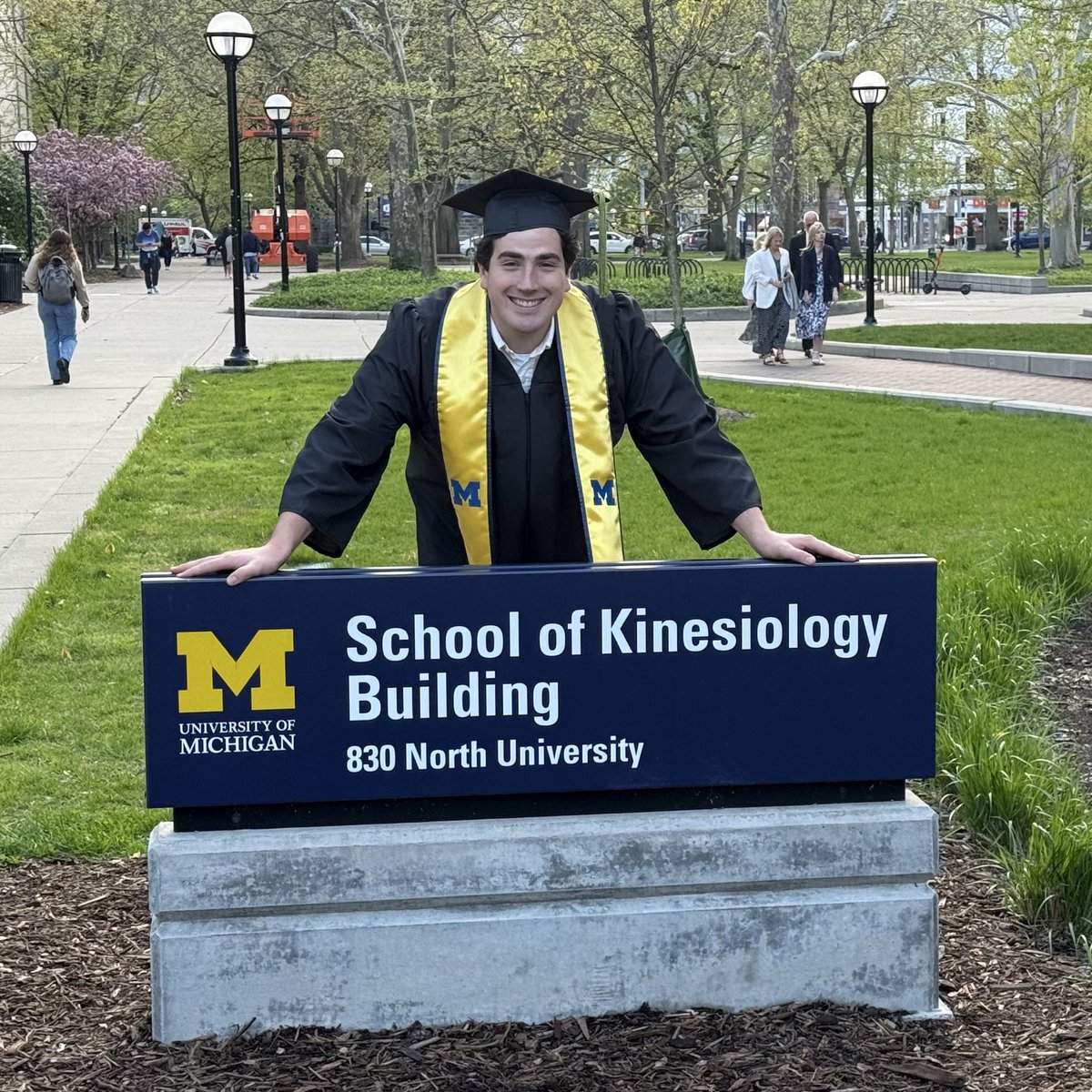 StephenWillison's tweet photo. Congrats Ben! So proud of you #forevergoblue #MGoGrad https://t.co/QpSY3kFbnF