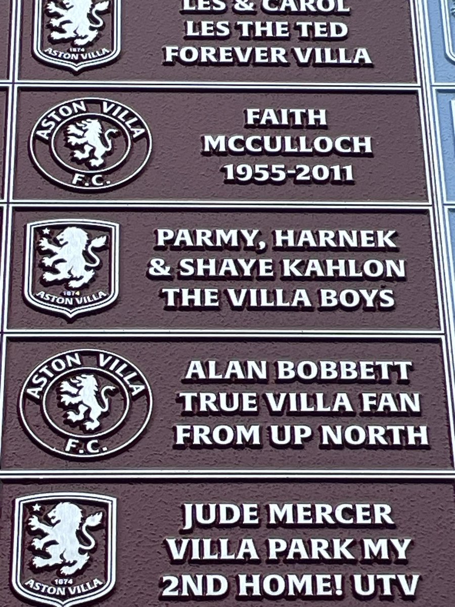 Lefonz11's tweet photo. @AVFCOfficial Villa boys on the wall #utv https://t.co/Js4DT4bdRh