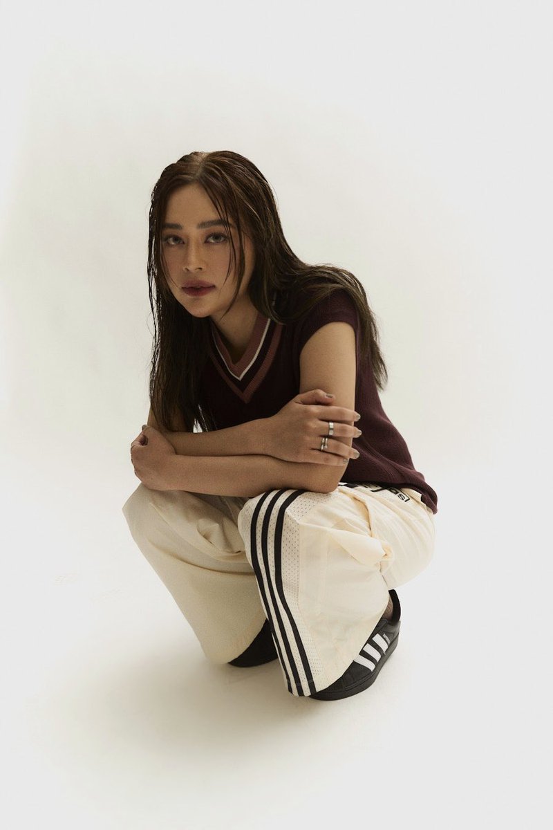 jeyydieeeee's tweet photo. FACE CARD SO STRONG, ADIDAS SAID “YEAH WE NEED THAT.” THIS IS HER ERA.

#ADIDASxJANCHARLOTTE https://t.co/az6YS7mLDU