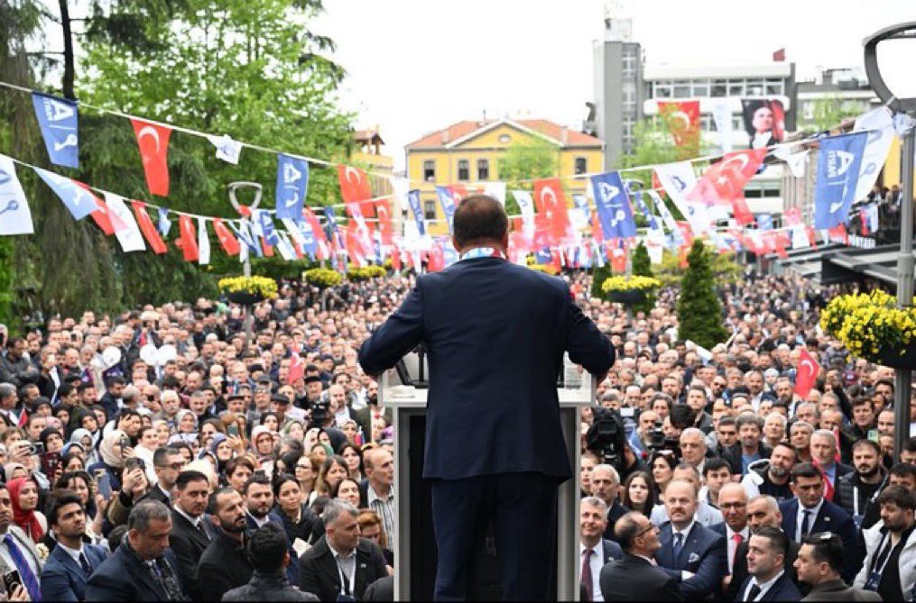 Bayramoglu99220's tweet photo. @yavuzagiraliog @Yavuzsvnlr @APartiDijital @anahtarparti 
#Trabzonziyareti https://t.co/s3hZ6uZVOy