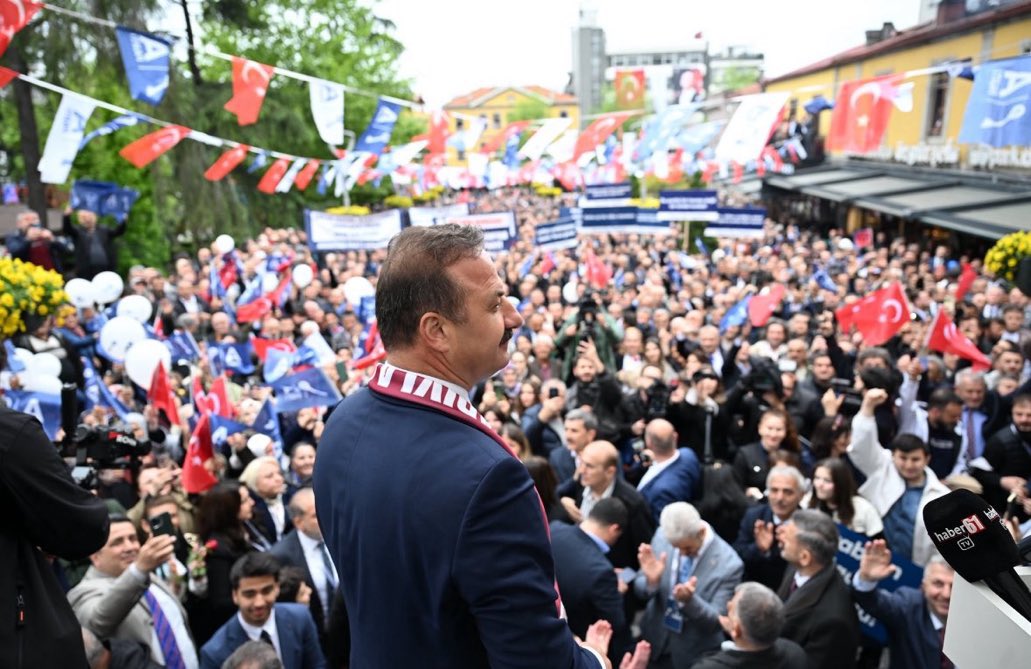 Bayramoglu99220's tweet photo. @yavuzagiraliog @Yavuzsvnlr @APartiDijital @anahtarparti 
#Trabzonziyareti https://t.co/s3hZ6uZVOy