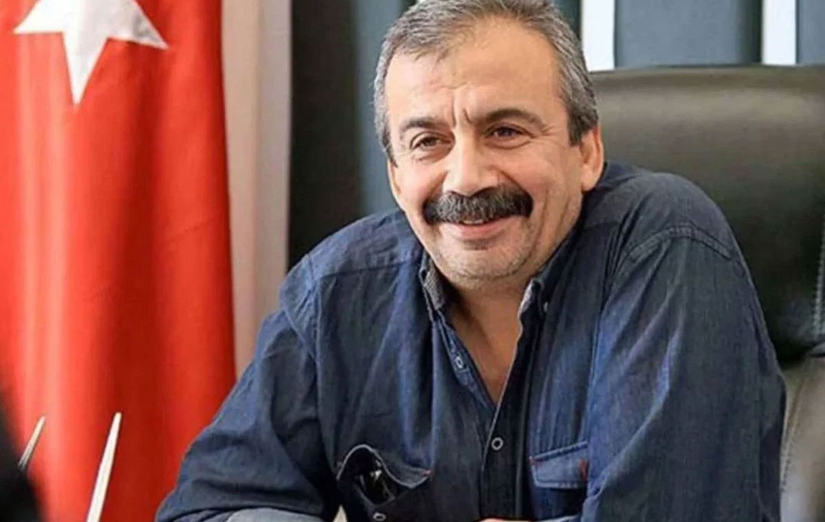 Sırrı Süreyya Önder’in hayatını kaybettiğini üzüntüyle öğrendim. Kendisine Allahtan amelince rahmet, ailesine ve tüm sevenlerine başsağlığı diliyorum.