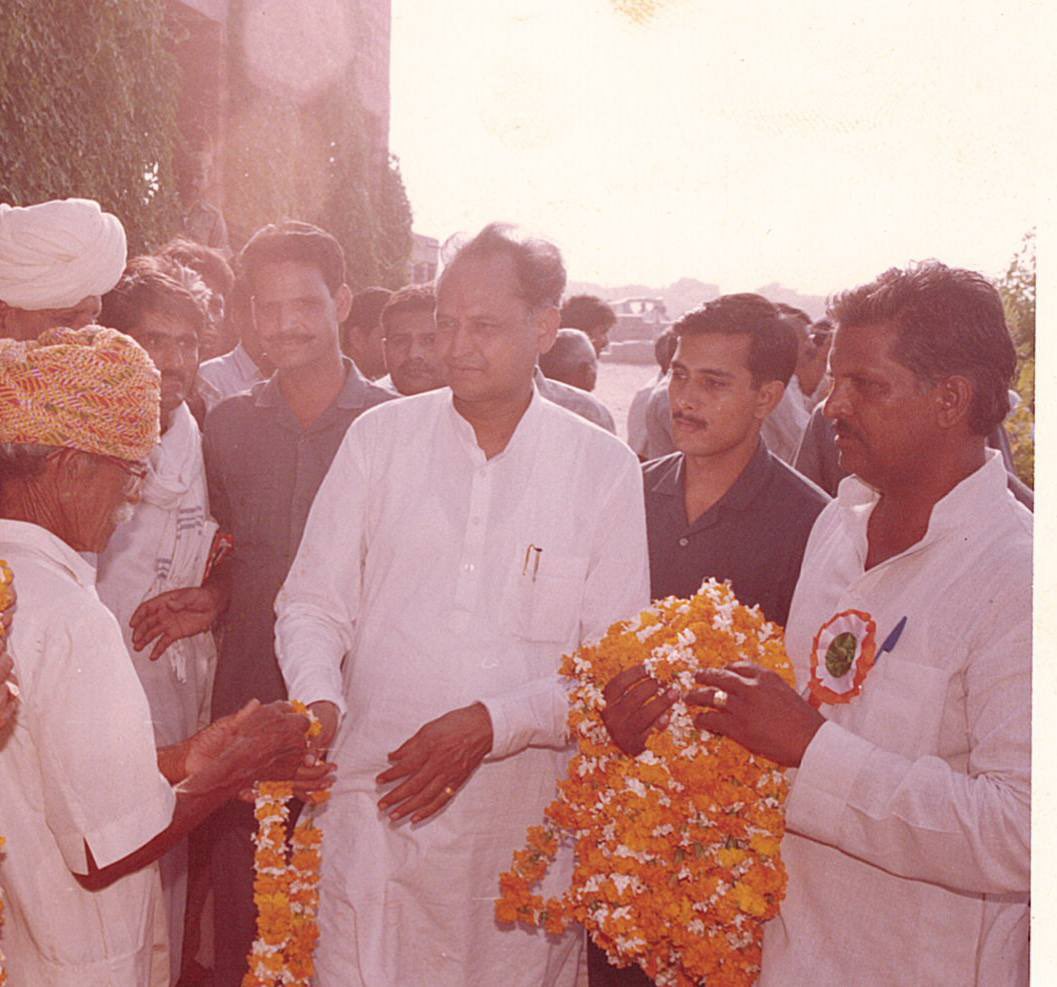 यादों के झरोखे से….
1996📍नागौर 
<a href="/ashokgehlot51/">Ashok Gehlot</a> जी 
#HappyBirthdayAshokGehlot 
#AshokGehlot