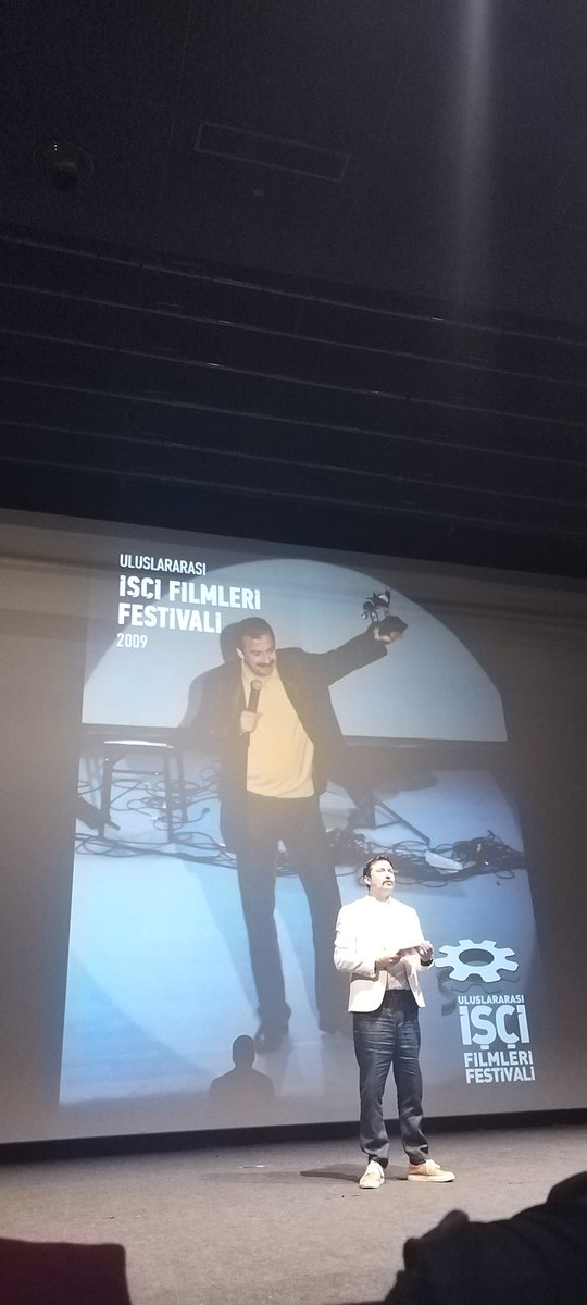 Daha dün akşam bir salon dolusu insan özlemle ve umutla alkışladı seni, diren Sırrı abi diye. 

Üzgünüm çok, yaptığın her şey için teşekkür ederim.