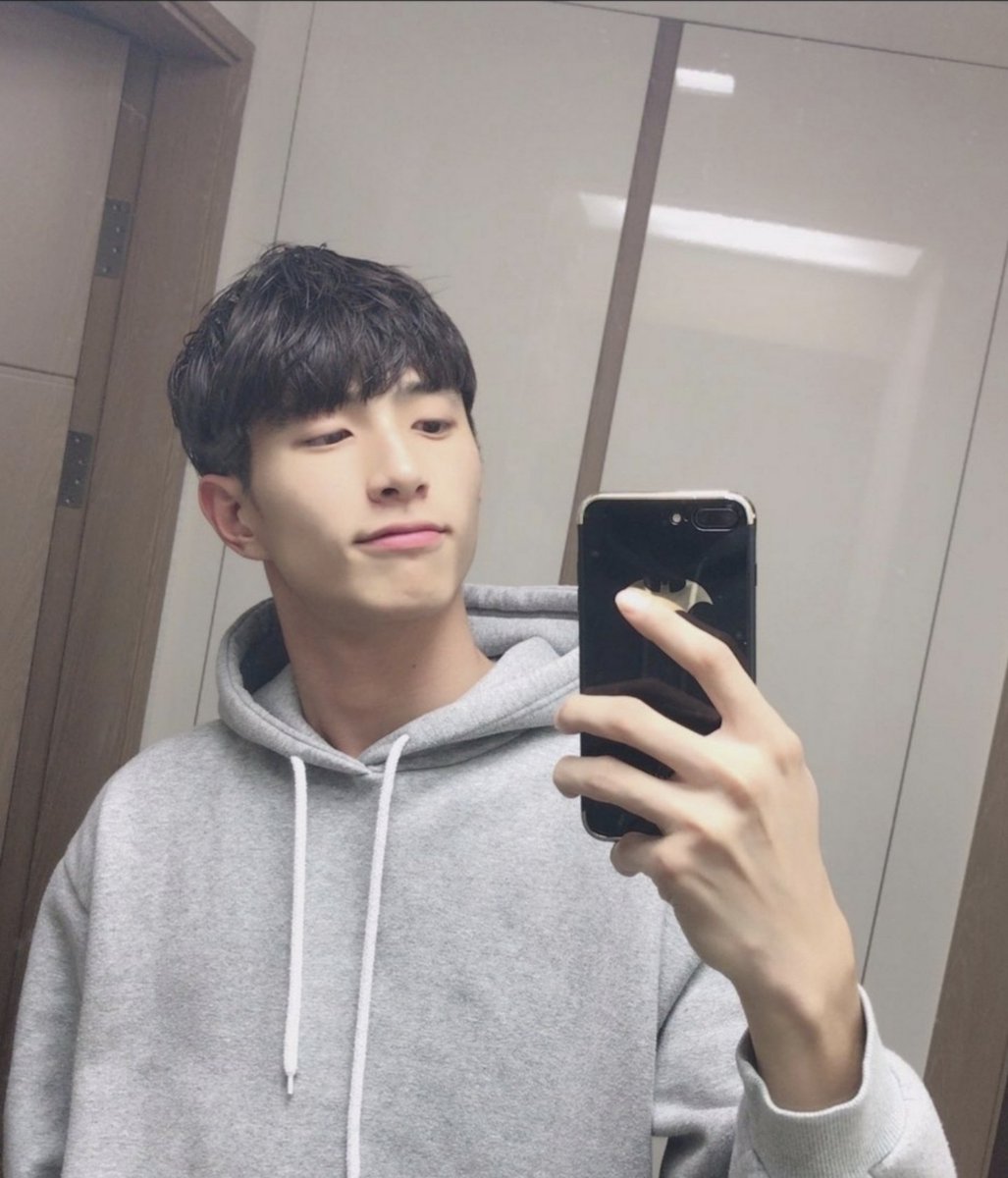 sh25501632's tweet photo. 날씨 왜이래 https://t.co/3fyprwweRb