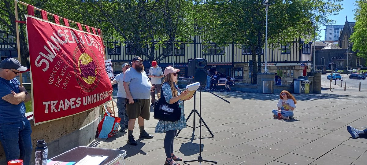 tobster2231's tweet photo. Went on a protest in Swansea #stopthecuts https://t.co/KZffhSc1Hj