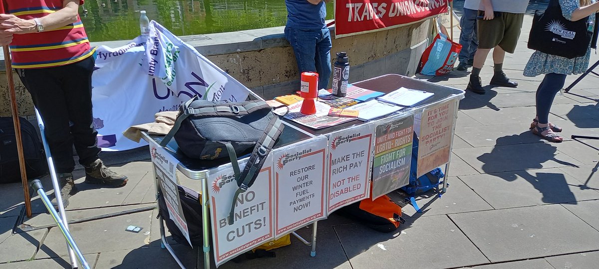 tobster2231's tweet photo. Went on a protest in Swansea #stopthecuts https://t.co/KZffhSc1Hj