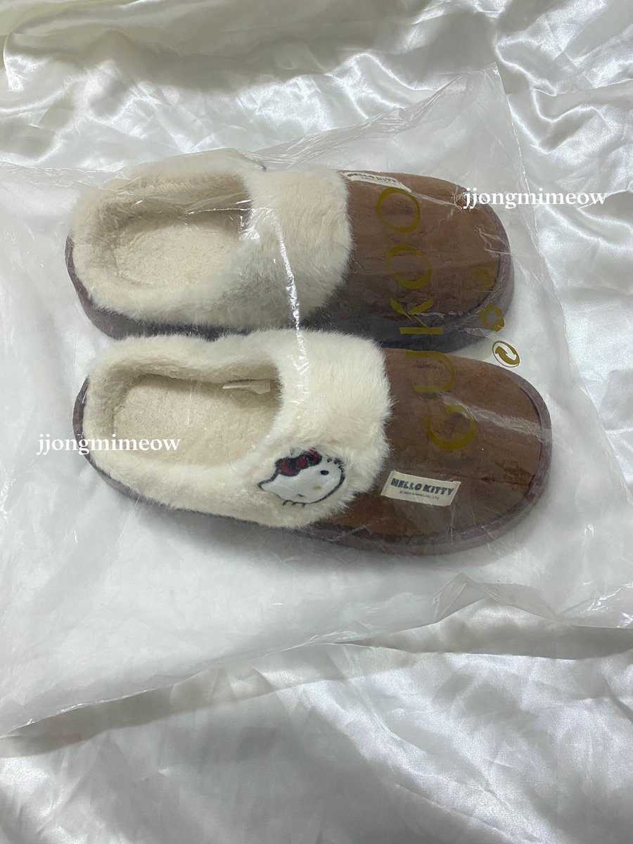 jjongmimeow's tweet photo. ส่งต่อรองเท้า Gukoo x Hello Kitty Size 40
330฿ ส่งฟรี ขอดูเพิ่มเติมได้คับ
#ตลาดนัดsanrio #ส่งต่อpinable #ส่งต่อกระเป๋า #ส่งต่อgentlewoman #ส่งต่อatreasurebox #โล๊ะตู้ #ส่งต่อเสื้อผ้า #กระเป๋ามือสอง #ส่งต่อholster #atreasurebox #pinable #labella #กระเป๋ามือ2 #gentlewoman https://t.co/fMbfhllAsb