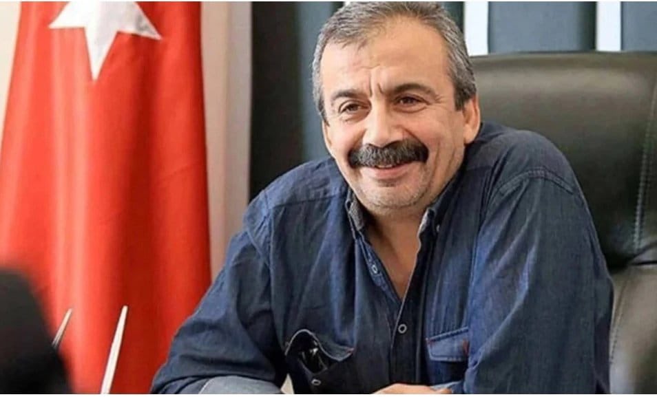 Geçirdiği rahatsızlık nedeniyle tedavi altına alınan, ancak tüm müdahalelere rağmen hayatını kaybeden TBMM Başkanvekili ve DEM Parti İstanbul Milletvekili Sayın Sırrı Süreyya Önder’e Allah’tan rahmet, kederli ailesine ve sevenlerine başsağlığı diliyorum.