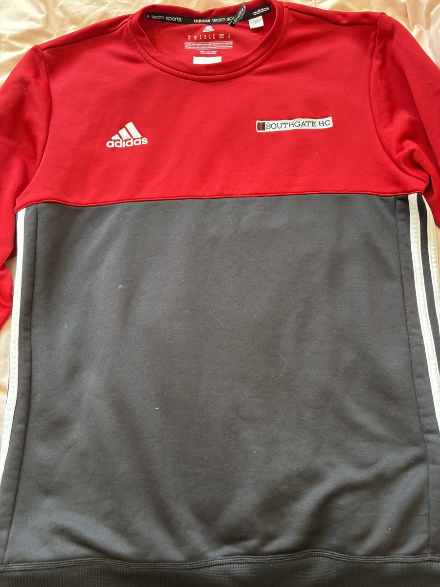 Thinking of the <a href="/SouthgateHC/">Southgate Hockey Club</a> Lions 35s legends due to take the field later in the <a href="/EnglandHockey/">England Hockey</a> T1 🏑🏆. Go well gents 🙌 - I’ll be at London Olympia doing a Hyrox as you push back 🏋️‍♂️🏃‍♂️💨