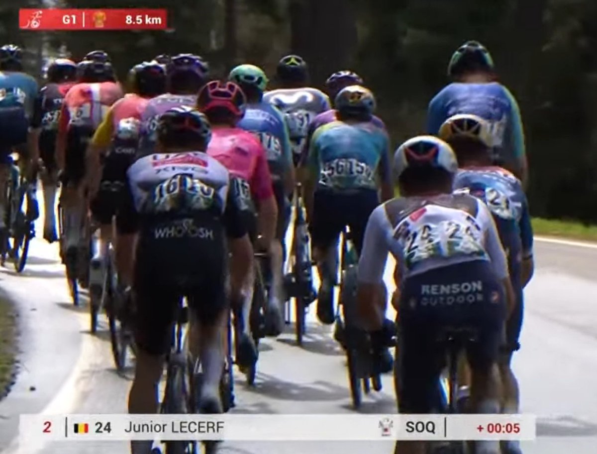 JPHHenneton's tweet photo. #cyclisme 🚴♂️ Tour de Romandie 🇨🇭 Étape 4⃣
Remco #Evenepoel aide Junior #Lecerf
#velo https://t.co/ciXYAXMWuz
