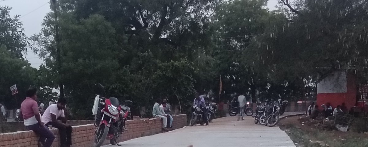 श्यामो मोड पर बना दारू का अड्डा
एकता चौकी के अंतर्गत कॉलोनी में पीते हे 
20से 40 लोग रोज पीते हे गाली गलौज करते हे माहौल बिगाड़ कर रखा हे <a href="/agrapolice/">POLICE COMMISSIONERATE AGRA</a> <a href="/Uppolice/">UP POLICE</a> <a href="/myogioffice/">Yogi Adityanath Office</a> <a href="/DCPEastAgra/">DCP EAST AGRA</a> <a href="/DCPWestAgra/">DCP WEST AGRA</a> <a href="/DCPCityAgra/">DCP CITY AGRA</a>