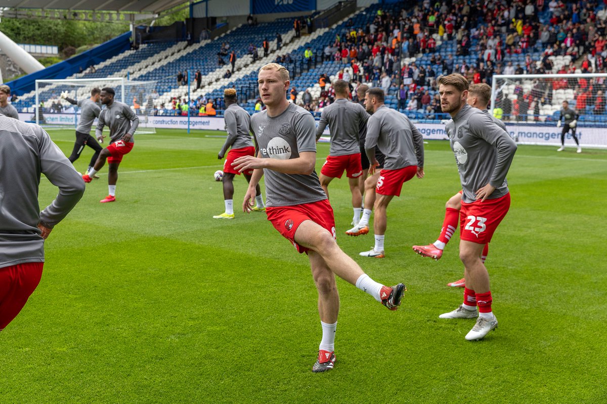 leytonorientfc's tweet photo. Fifteen minutes until we get underway ⏳

#LOFC #OneOrient https://t.co/c963kx8xOU