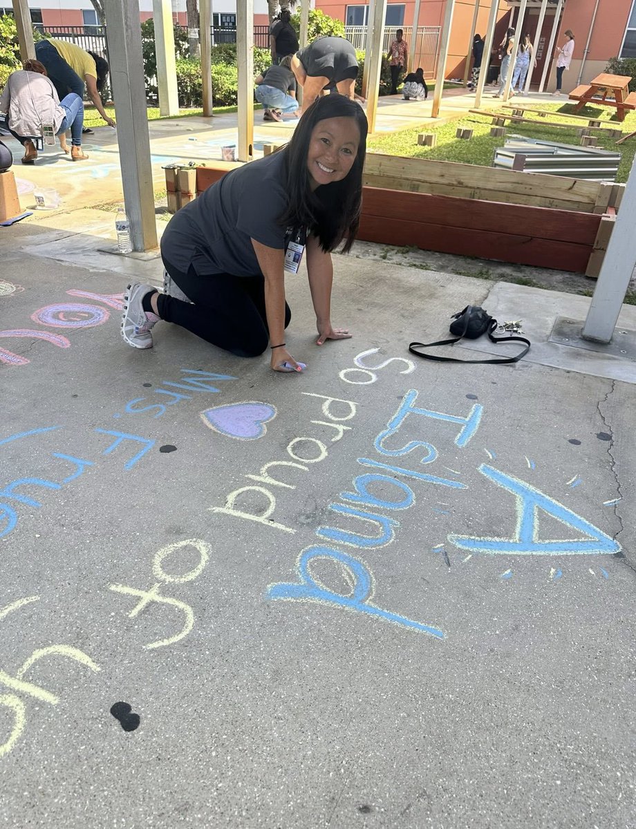 HighlandElemPBC's tweet photo. Chalk Up to Success! Our teachers and staff wrote notes to encourage and pump up our students for PM3! We are on our way to A Island! 🐾💚 🚢 https://t.co/wfsdYJSYGb