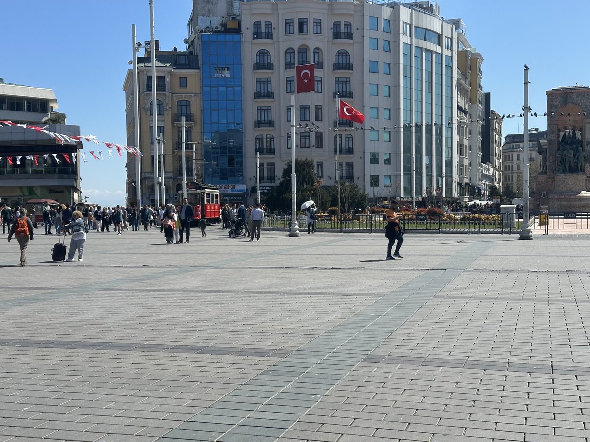 Hayırlı akşamlar dostlar mutlu hafta sonları #TAKSİM