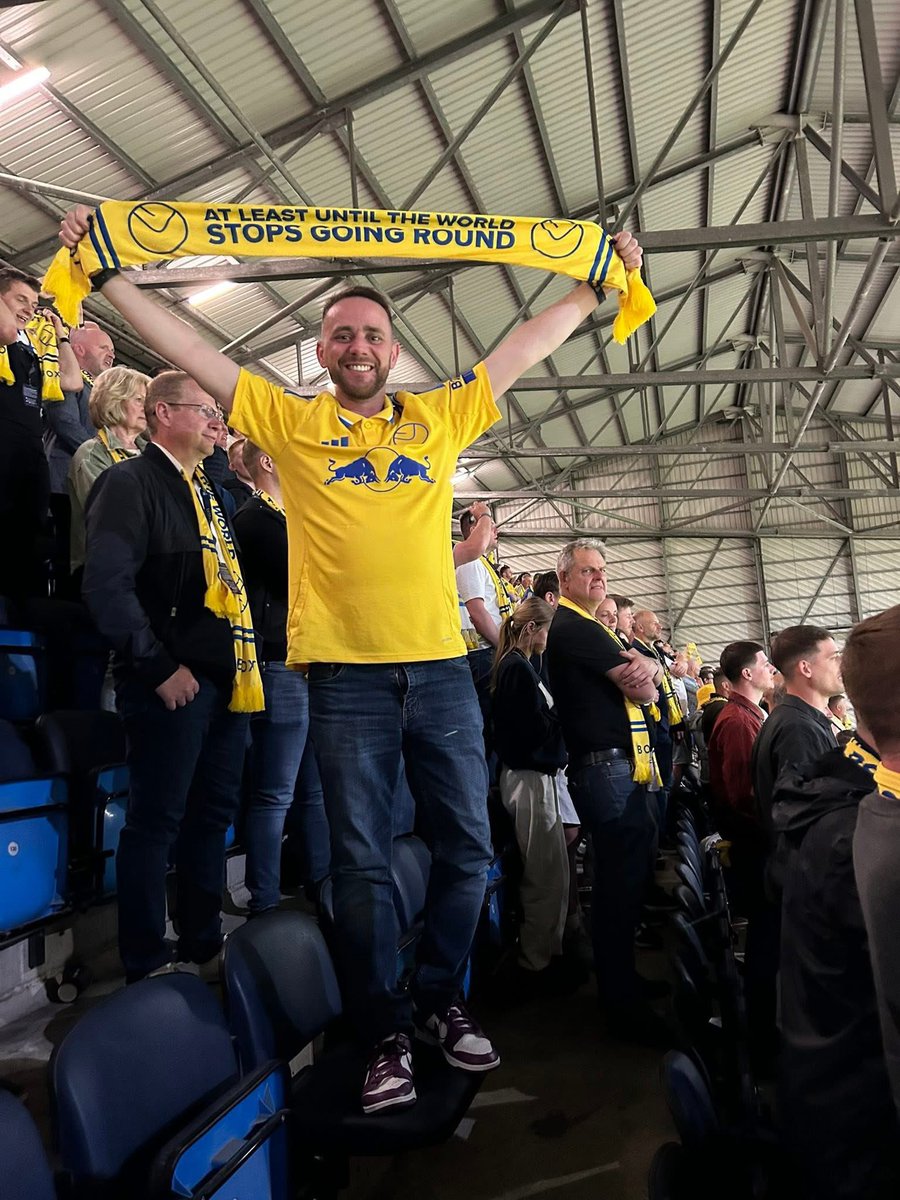 Bones0702's tweet photo. Fucking Champions @lufc https://t.co/fEzvRqLBwm