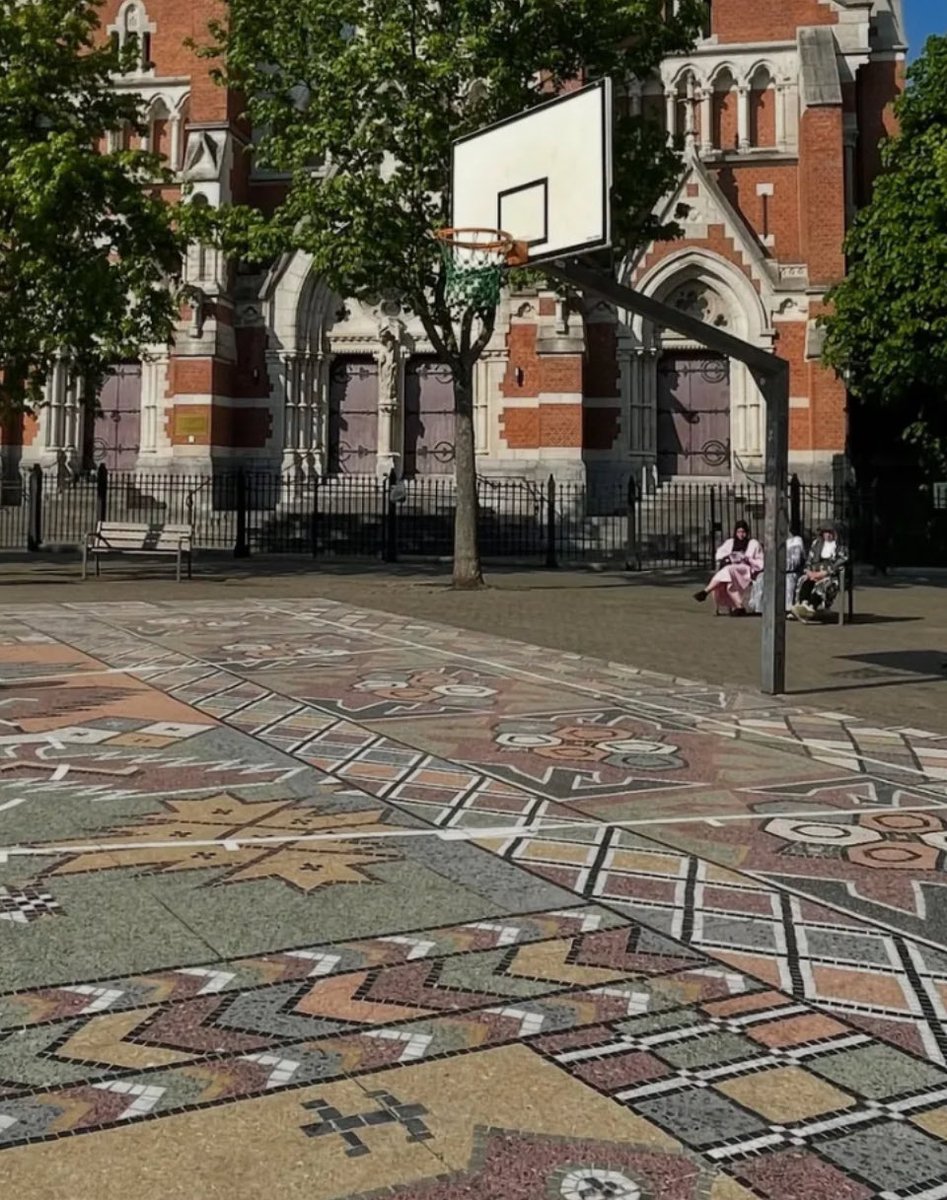 dave_severns's tweet photo. Hoop of the Day… Antwerp, Belgium. #hoopoftheday https://t.co/WU5aRnYip9