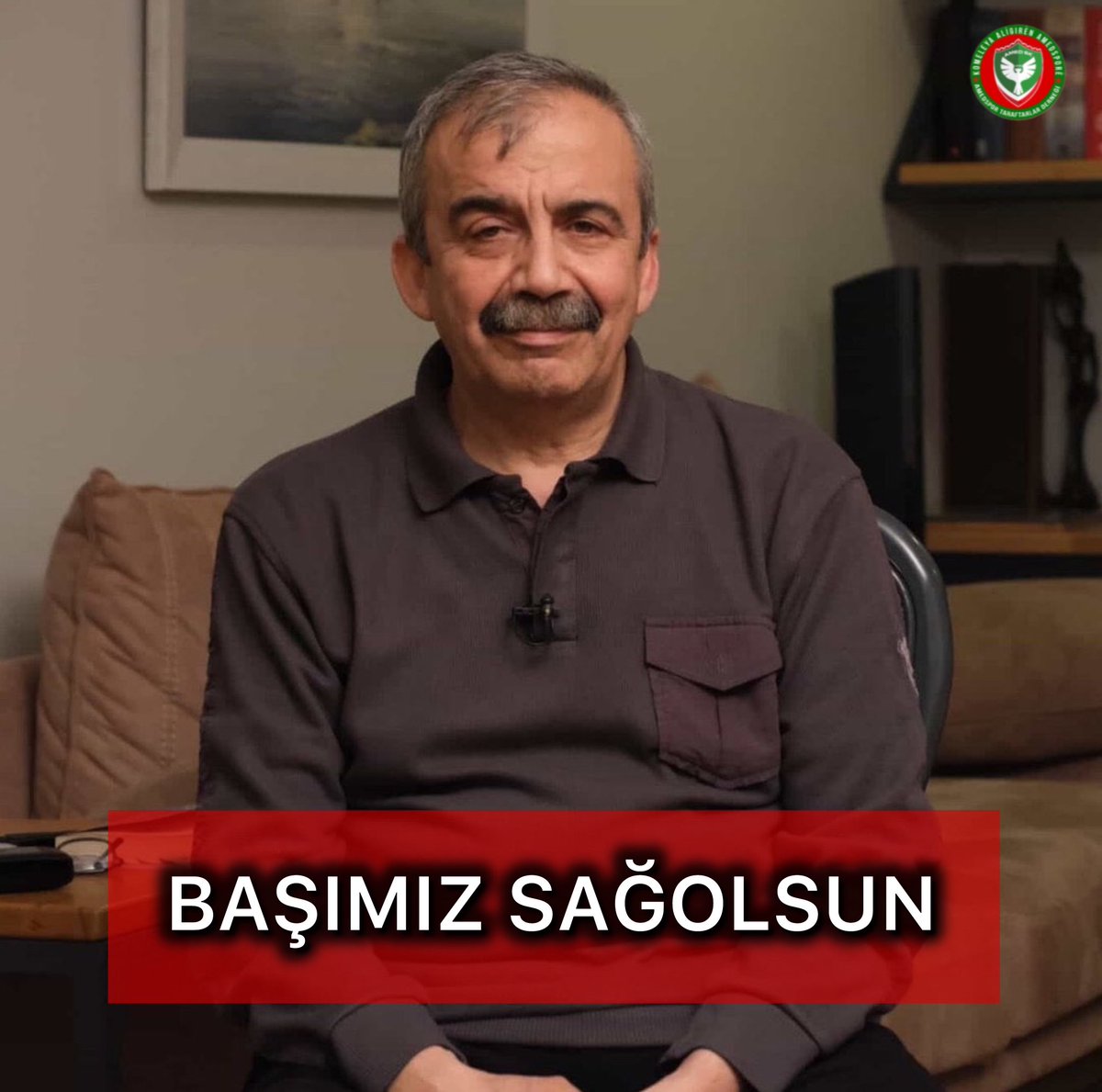 amedspordernek's tweet photo. BAŞIMIZ SAĞOLSUN !
Tedavi gördüğü hastanede hayatını kaybeden,Yaşamını barışa adıyan,barış elçisi, halkların kardeşliği için son nefesine kadar savaşan,Bir barış güvercinini daha ebediyete uğurladık. Mekanın cennet olsun Sırrı Abi https://t.co/fyxIx9atnh