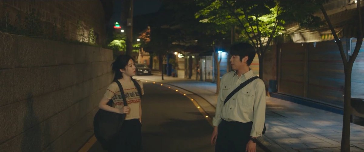 whiterosestea's tweet photo. He said "if you want us to be uncomfortable, then"

The fact is, they went home together and Dowon stayed with Yiyoung while she ate

When his words and actions doesn't match at all 😂

#GoYounJung #JungJoonWon #ResidentPlaybook #ResidentPlaybookEp7 https://t.co/YR2Ulbz82m