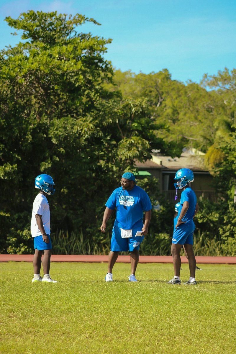 Here we go! <a href="/0takez_/">Quintin Evans</a> <a href="/CoachDunbar49/">Richard Dunbar</a> <a href="/FlyinglsFB/">FLHS Football</a> <a href="/FAUFootball/">Florida Atlantic Football</a>