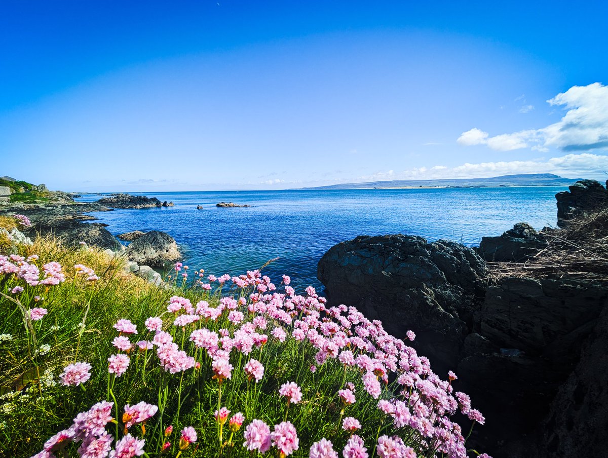 Beautiful day in Greencastle, Donegal today <a href="/barrabest/">Barra Best</a> <a href="/WeatherCee/">Cecilia Daly</a> <a href="/bbcniweather/">BBC NI Weather</a> <a href="/AimsirTG4/">Aimsir TG4 ⚡</a>