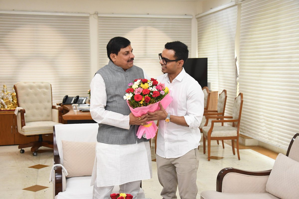 ks_chauhan23's tweet photo. मध्यप्रदेश के माननीय मुख्यमंत्री श्री @DrMohanYadav51 जी से मुख्यमंत्री निवास में सौजन्य भेंट की। https://t.co/lIWUS5qKzk