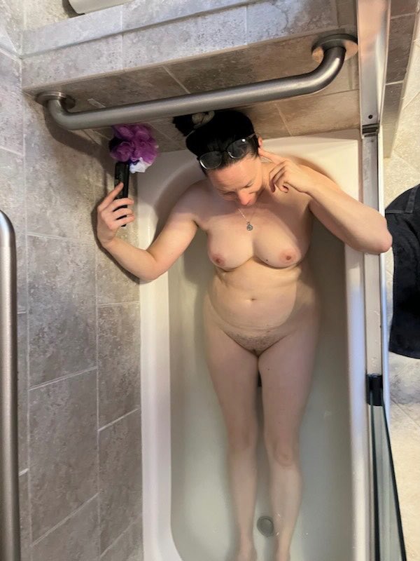 exposesub4's tweet photo. @Pawg74 wants his wife to be shared world wide https://t.co/o4urd4o3H1