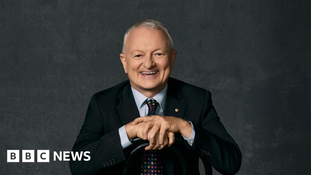 Pr_kraken's tweet photo. 🎙️ After over 30 years and 90+ elections, veteran ABC analyst Antony Green bids farewell in his final broadcast. His insights have shaped our understanding of Australian politics. What a legacy! 🇦🇺 #ElectionExpert #ThankYouAntony #AusPol 

Read more: [link] https://t.co/N8ZZPAVlJX