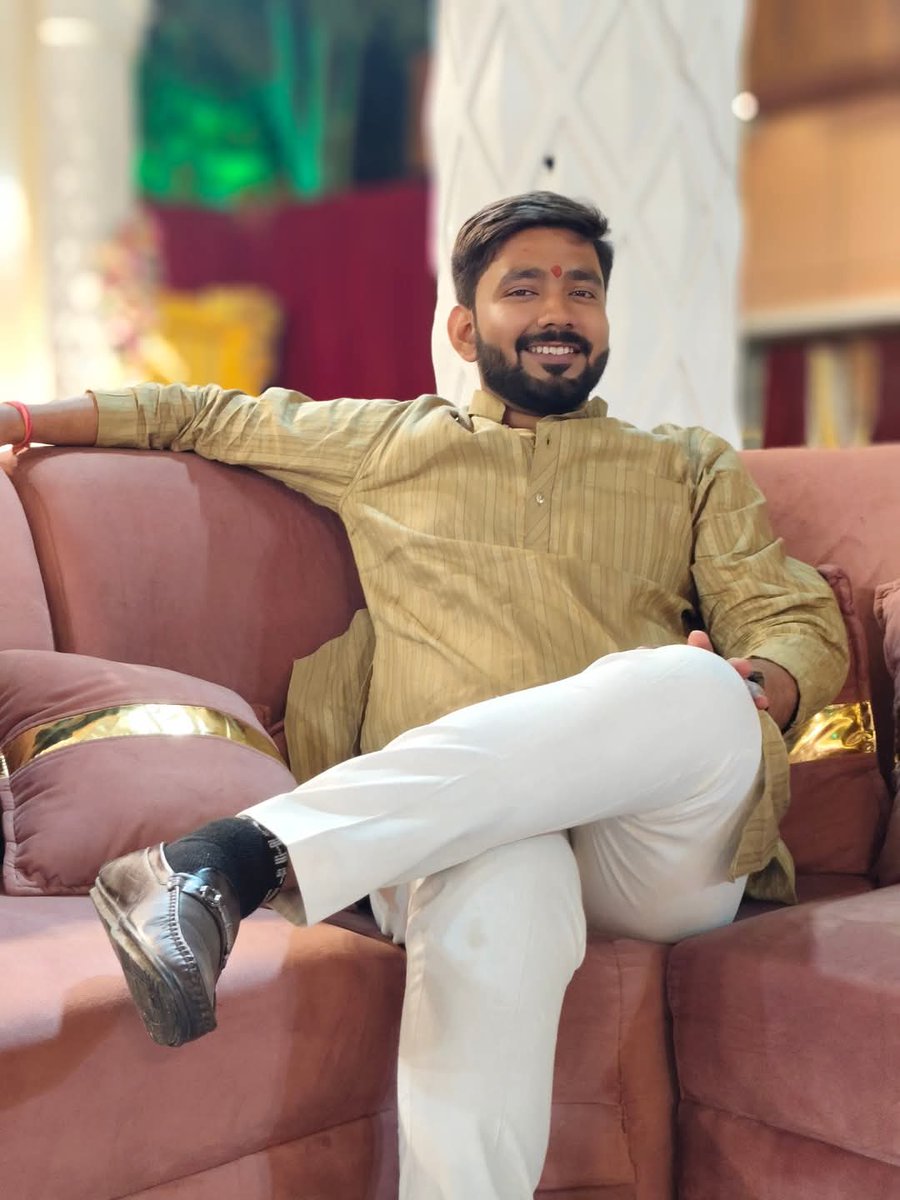 Vipulseth8's tweet photo. नफ़रत कमाना भी, इस दुनिया में आसान नहीं है ।
आँखों में खटकने के लिए भी, कुछ खूबियाँ तो होनी चाहिए ।

आपका अपना 
विपुल सेठ 
083182 66136
#VIPUL #विपुल https://t.co/pzQyeFIuEU