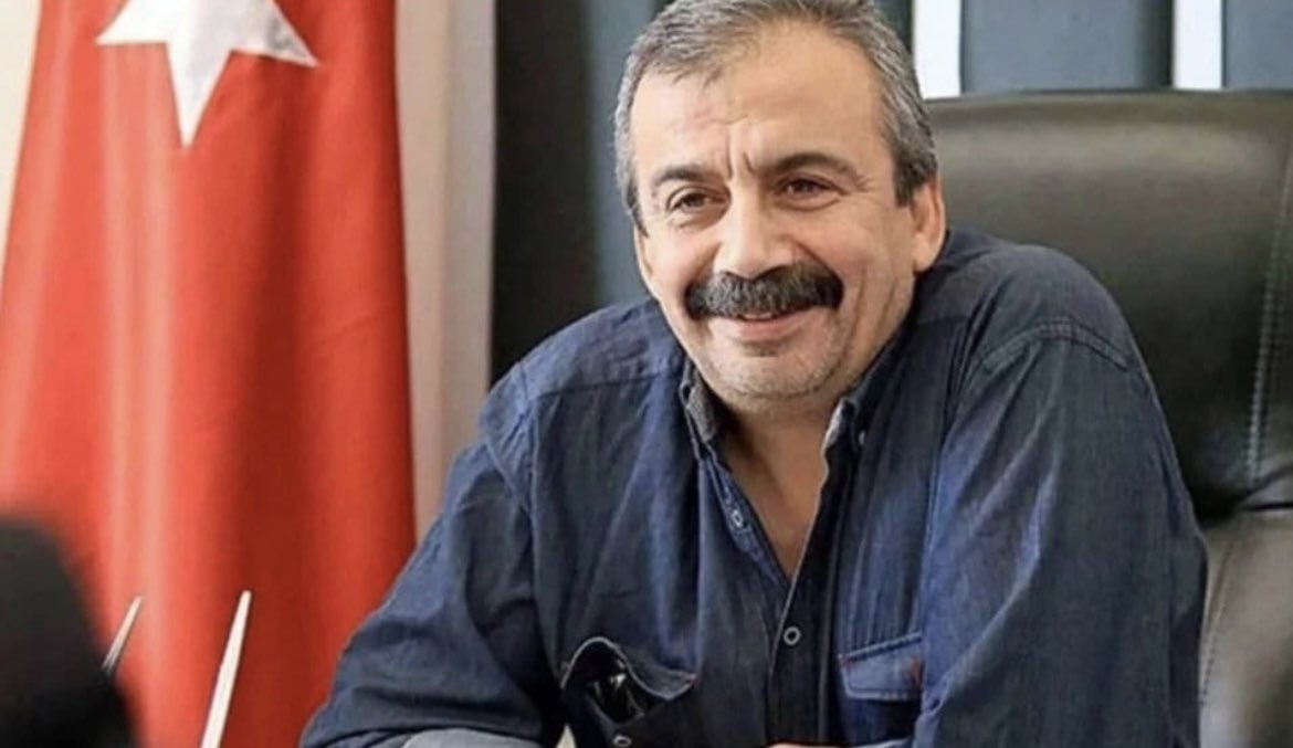 TBMM Başkanvekili ve DEM Parti İstanbul Milletvekili Sayın Sırrı Süreyya Önder’e Allah’tan rahmet, kederli ailesine ve sevenlerine başsağlığı diliyorum.