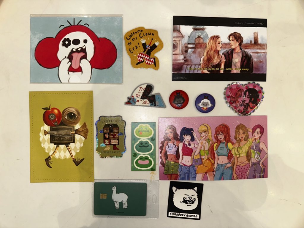 koisobas's tweet photo. #artket haul! (took this pic at a foodcourt) https://t.co/JHT25FvBBe
