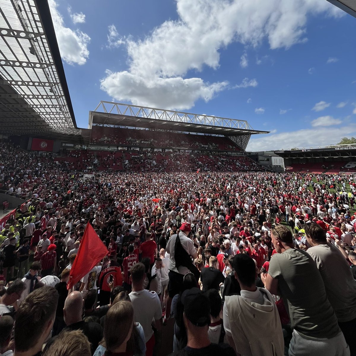Great photo of the Bristol City pitch invasion as they secure a spot in the Championship play offs. 

Best of luck to them 🔴⚪️