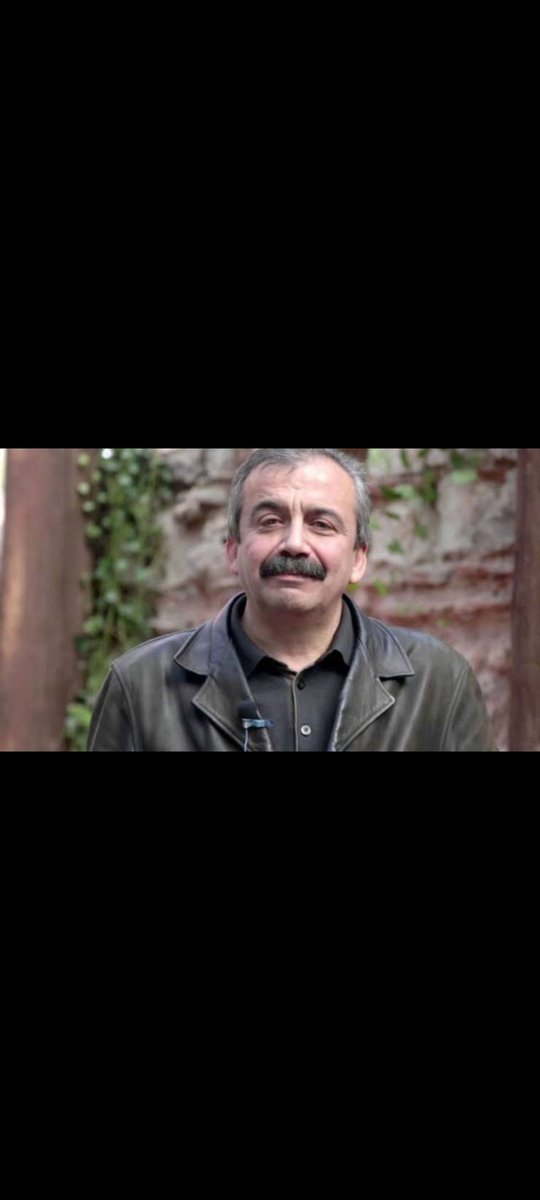 pocotaci's tweet photo. Bu lanet olası düzende bir nefesti, bir sevgiydi, bir gülümsemeydi, halklar için umuttu Sırrı Süreyya Önder. Anısı sonsuza kadar yaşayacak.
#sirrisureyyaonder 🕊️🥀 https://t.co/qmZsj2eg4u