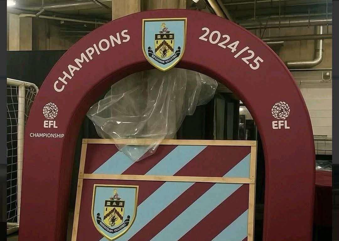 Free to a 6 fingered home 😂😂
#lufc