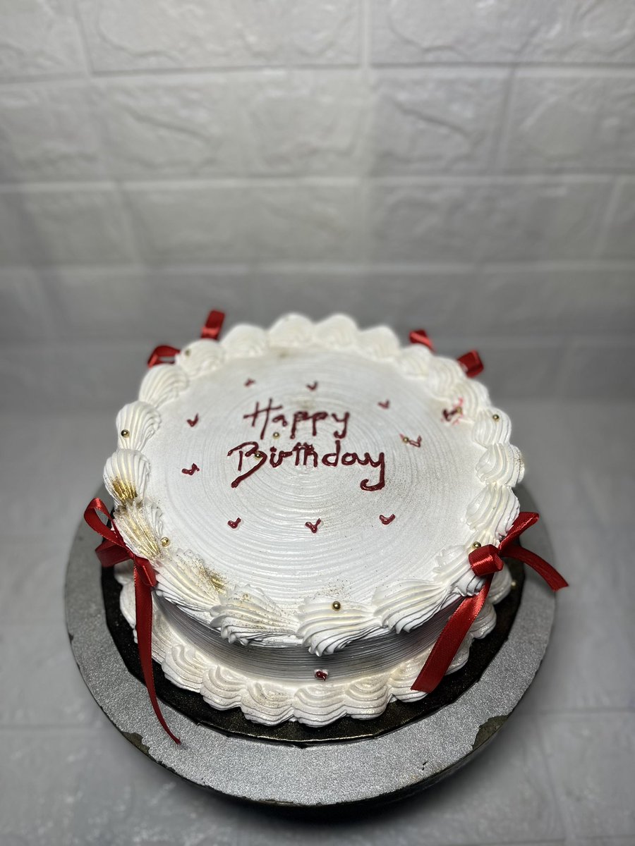 Midelle_CakesnT's tweet photo. Size 8 whipped goddess for a first time client. She loved every bite and came back for more. We’re known for serving premium cakes( moist, delicious and worth trying ). You should have a bite so as to experience the bliss our customers are enjoying ☺️
 Price : 20k

#cakesinife https://t.co/OJpY2trdi1