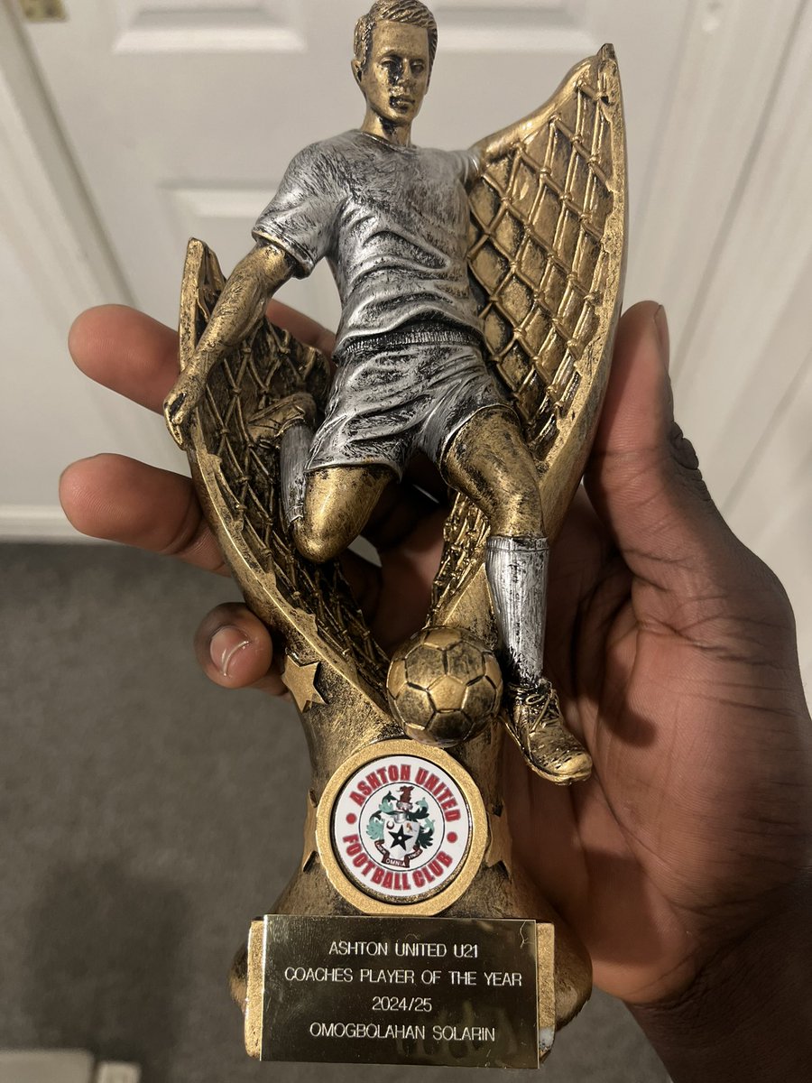 gbsolarin's tweet photo. 24/25✅
Coaches player of the year✅
@AshtonUtdYouth ❤️ https://t.co/tB7eq6uDEC