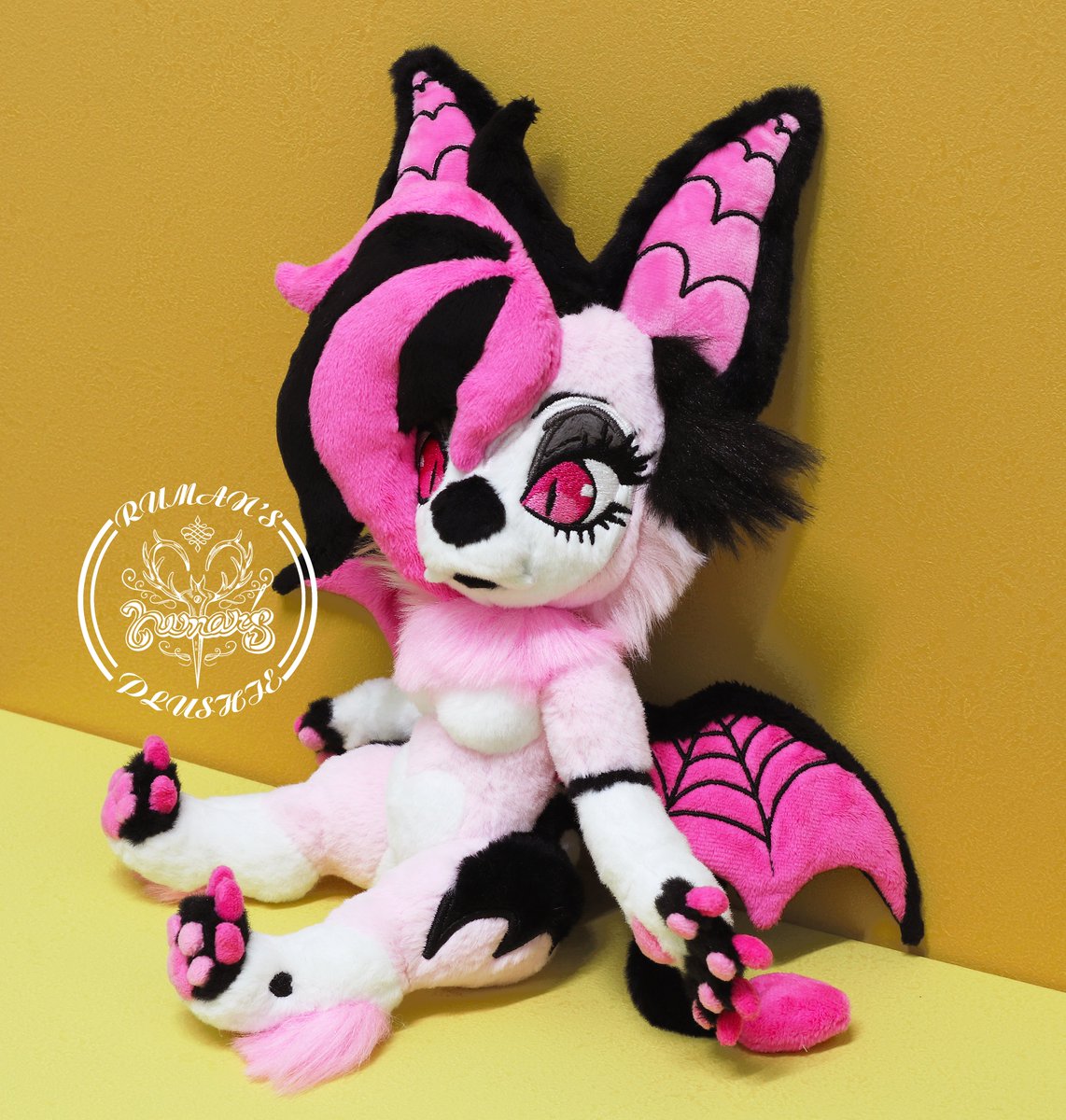 RumanArtisan's tweet photo. Finally finished this sweet girl🦇🖤🤍🩷 https://t.co/oXre48hHp5