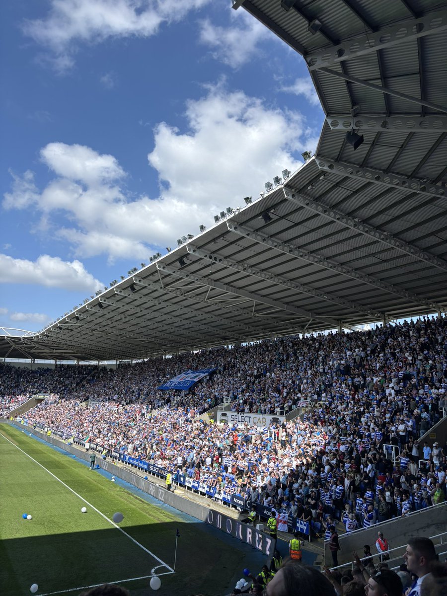 Some fucking fanbase 🔵⚪️ #readingfc