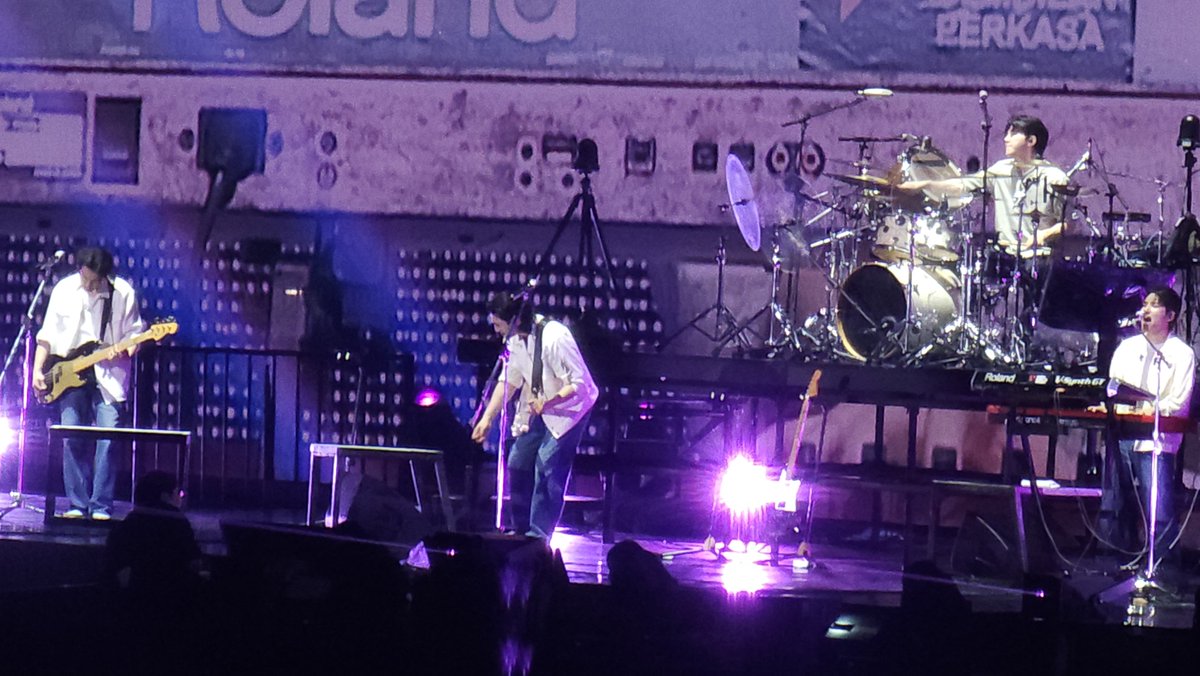 empie88's tweet photo. Satnight bareng Day6 
#DAY6 #데이식스
#DAY6_3RD_WORLDTOUR_Jakarta
#DAY6_FOREVER_YOUNG_JAKARTA_2025 https://t.co/epePV93Rjm