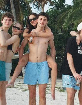 asourmess's tweet photo. O CASAL MAIS GRUDENTO QUE A GENTE AMA https://t.co/DvlHuVEzYR