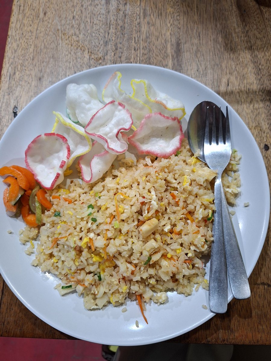 elenna612's tweet photo. @FOODFESS2 Yg penting nasi goreng https://t.co/gRsOq4FQMx