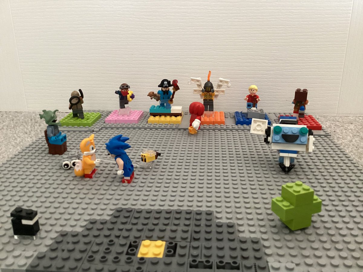 My child (IGN/username Shmolliedog) has created this Lego version of The Hive Hub. It’s his submission for <a href="/theHiveMC/">Hive Games 🐝</a> The Buzz newsletter. 😃 #buzztastic  I think he’s very creative! Look at little mailbot!❤️ #thehivemc #minecraft #lego