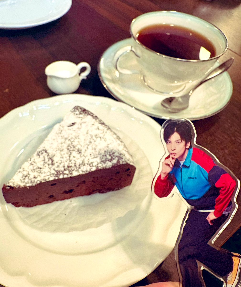 na5n17's tweet photo. 5月3日はポラリス営業再開日🎊
記念すべき、店長・満の初日!
ということで、約一ヶ月ぶりのポラリス☕️
持ち込み可なのでガトーショコラと共に🤎
#ITMAGAZINE に写ってた腕、細いから奥様の可能性も?と思ったけどオーナーさんだった☺️
今後続編がある時も是非よろしくお願いします!
#俺の話は長い https://t.co/Mg1few7BUI