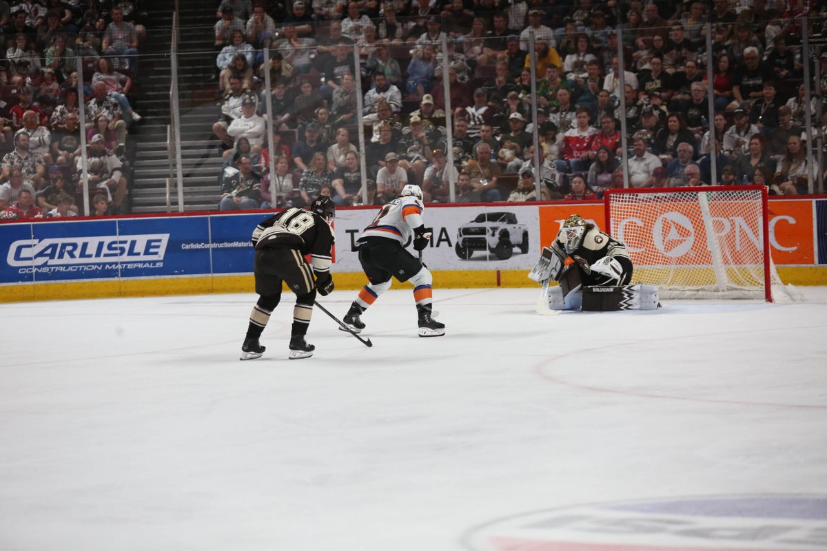 TheCalderTimes's tweet photo. Costly mistakes proved to be the difference in Game Two between @TheHersheyBears and @LVPhantoms, setting the stage for a pivotal third game in Allentown on Sunday. @cswa11 has more!  https://t.co/bp8PNdubIc https://t.co/Km5Vt3cXzE