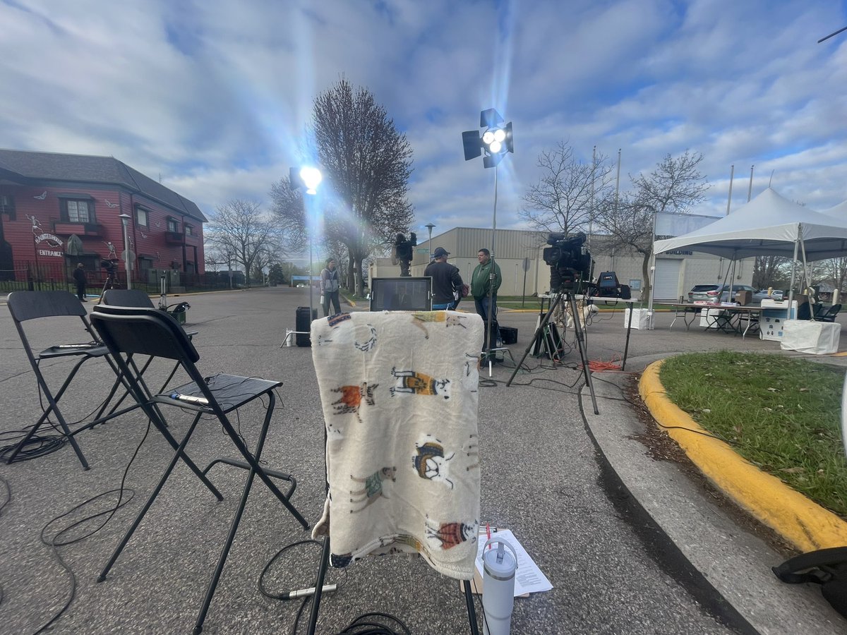 LeahBenoFox9's tweet photo. Gates are open for 54th Annual #WalkforAnimals! Come join us! The weather is perfect! @Animal_HumaneMN https://t.co/sMJngEA1o5