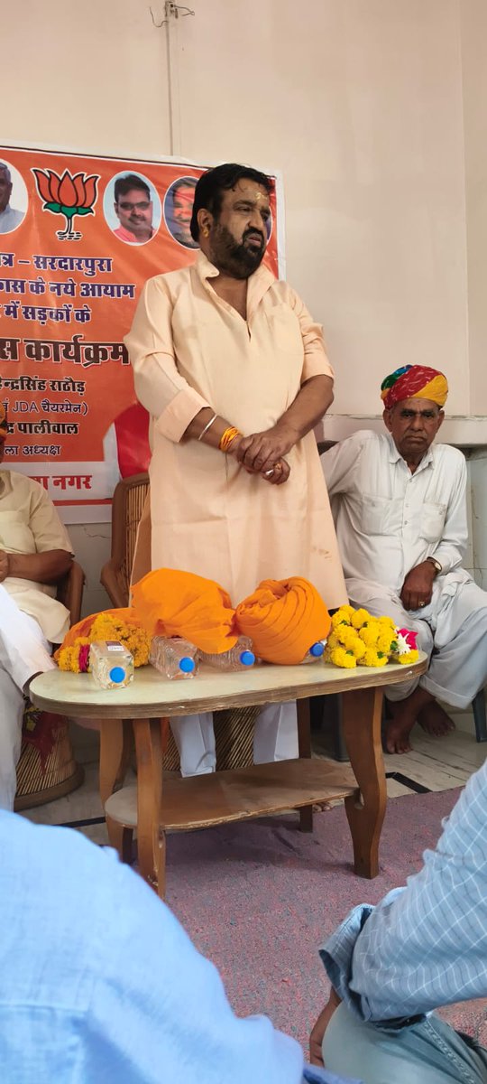 drmsrathorebjp's tweet photo. आज विधान सभा क्षेत्र - सरदारपुरा में सारण नगर, धनेश नगर में नई सड़कों का शिलान्यास किया। इस अवसर पर क्षेत्रवासियों ने उत्साहपूर्वक भाग लिया और विकास कार्यों का स्वागत किया। https://t.co/jKBcczV4zN