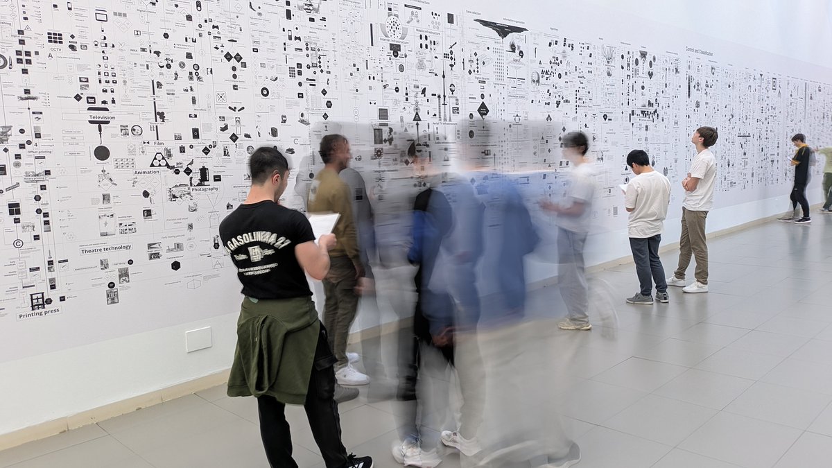 IES_CriSoL's tweet photo. Visita a la Laboral centro de arte y creación industrial
El martes 29 de abril el alumnado de las asignaturas de dibujo técnico, biología y geología y tecnología de 1º Bachillerato visitó la exposición "Máquinas digitales". https://t.co/SytZmT59wk