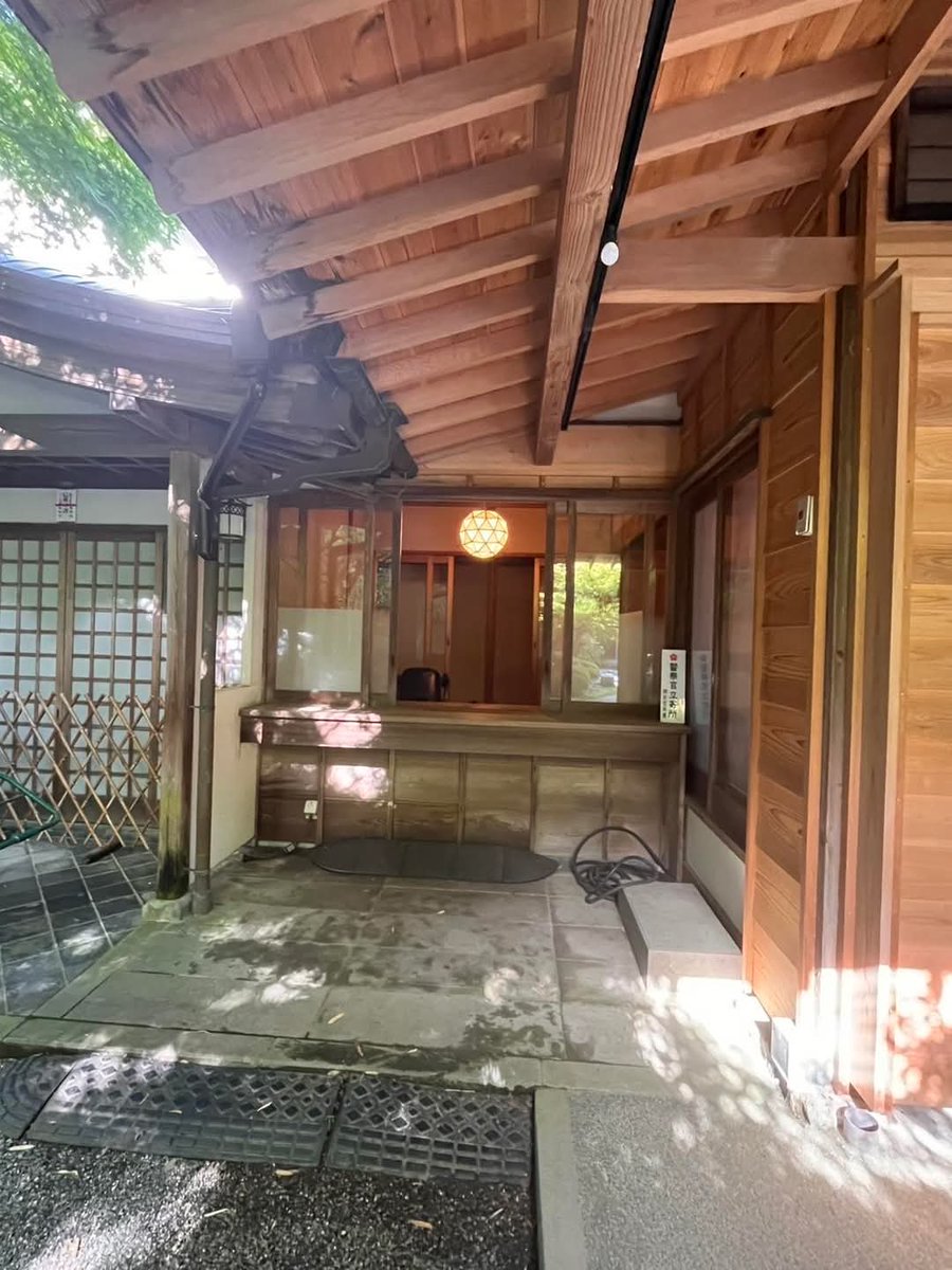 ReSonanceJapan's tweet photo. 【覚園寺でワイン販売🍷】
5/4・5のコンサート、13:30〜鈴木屋酒店さんがワイン＆ソフトドリンクを販売！
一杯800〜1000円。
拝観の方も購入OKです◎
音楽とともに、特別な一杯をぜひ。 https://t.co/DxNTxWQYbZ