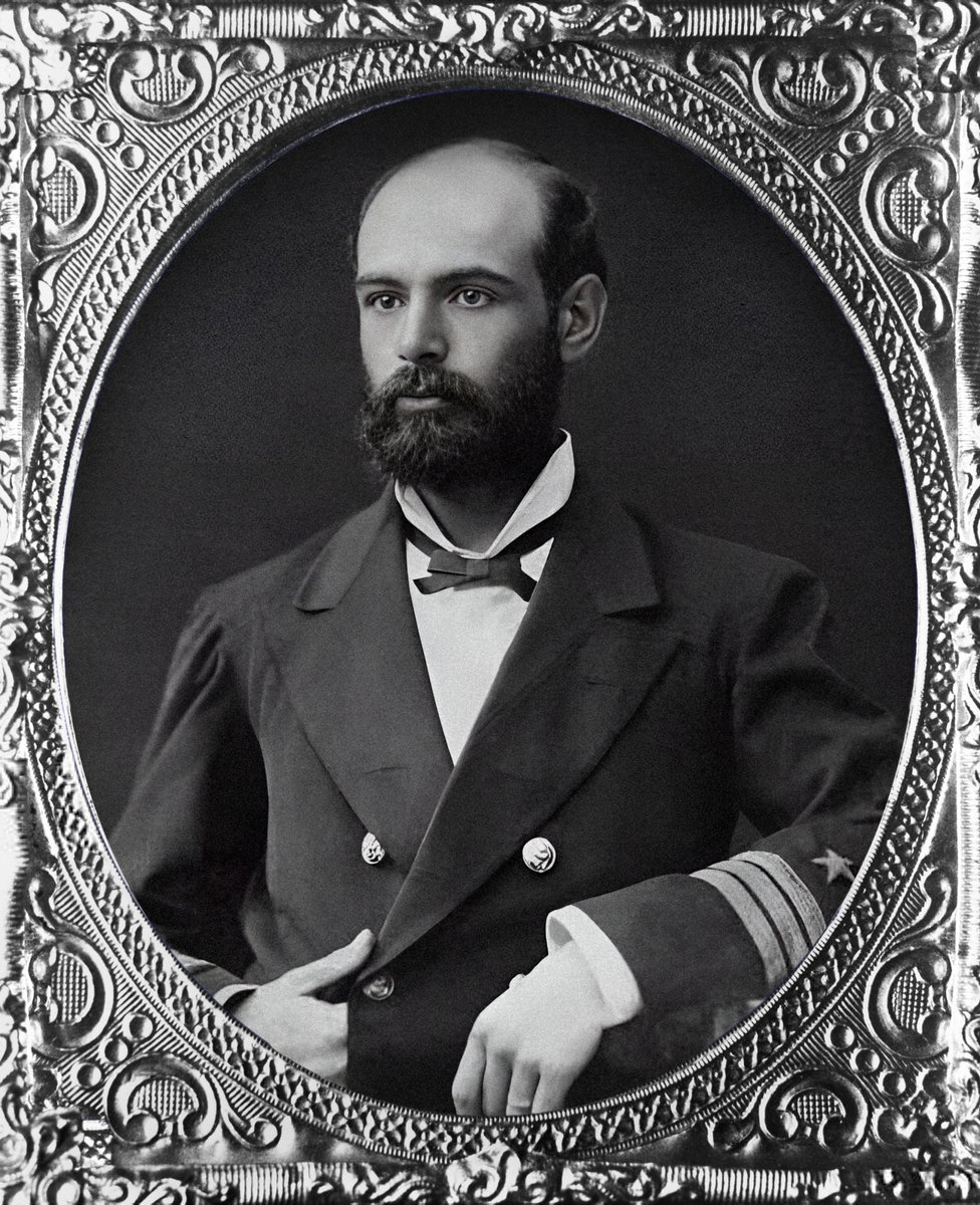 Arturo Prat fue fue el primer oficial activo de la Armada en titularse como abogado.