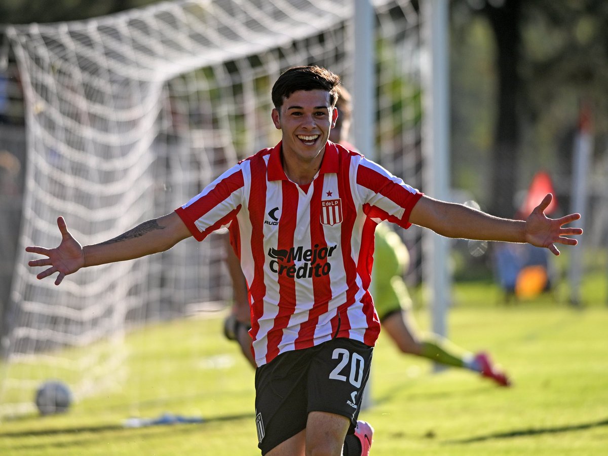 EliseoCastriIIo's tweet photo. #EDLP #JuvenilesLPF EL PIBE DOBLETE🔝🦁
Tobías Ganduglia marcó dos goles vs. Boca hoy, llegando así a 11 goles en este 2025 sumando ambas categorías (cuarta y reserva) 
Por cuarta vez marca dos goles en un partido en lo que va de año. https://t.co/A45KYPSB2y